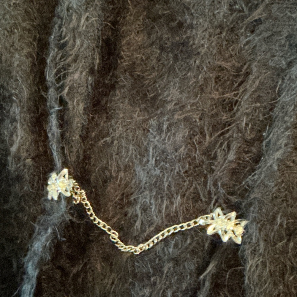 Vintage rhinestone sweater clip closure. Silver toned in flower shapes